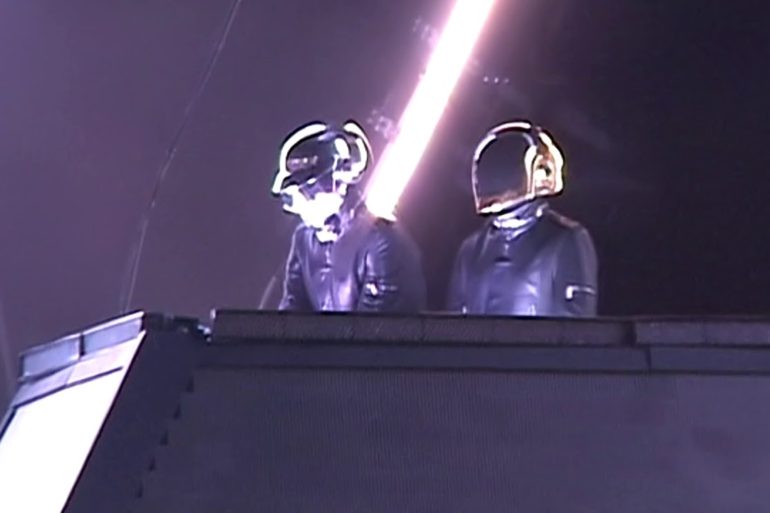 (WATCH) Daft Punk - Vegoose 2007 - [New 3-Cam Video Mix] - Las Vegas - [Full-Show*/60fps] - Alive 2007